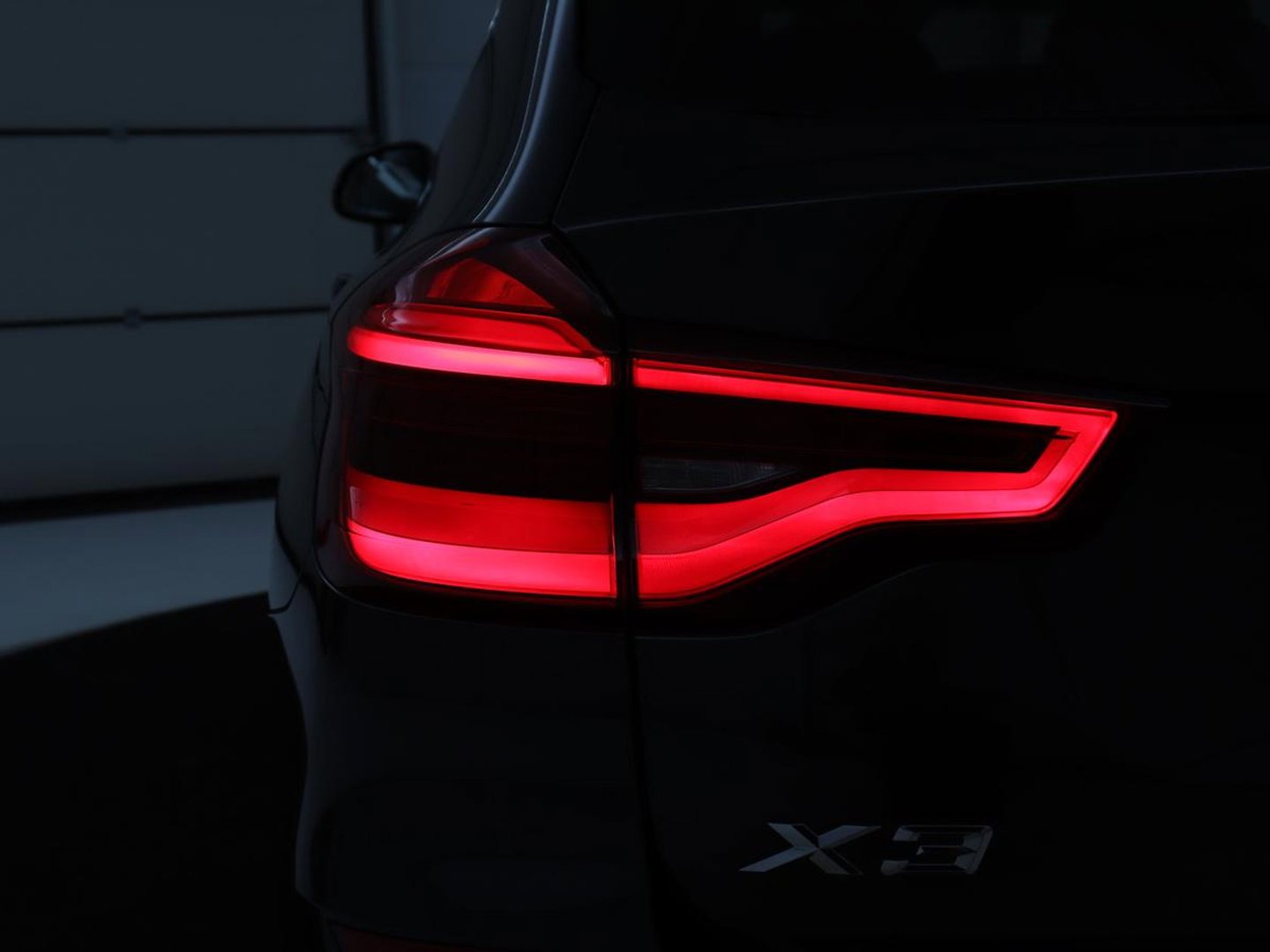 BMW X3 xDrive20i High Executive Edition Panorama dak | Carplay | Climate control | Stoelverwarming | Cruise control | Sfeerverlichting | Navigatie | Bluetooth | Leder bekleding | Achteruitrij camera | DAB Radio