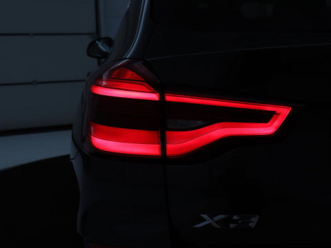 BMW X3 xDrive20i High Executive Edition Panorama dak | Carplay | Climate control | Stoelverwarming | Cruise control | Sfeerverlichting | Navigatie | Bluetooth | Leder bekleding | Achteruitrij camera | DAB Radio
