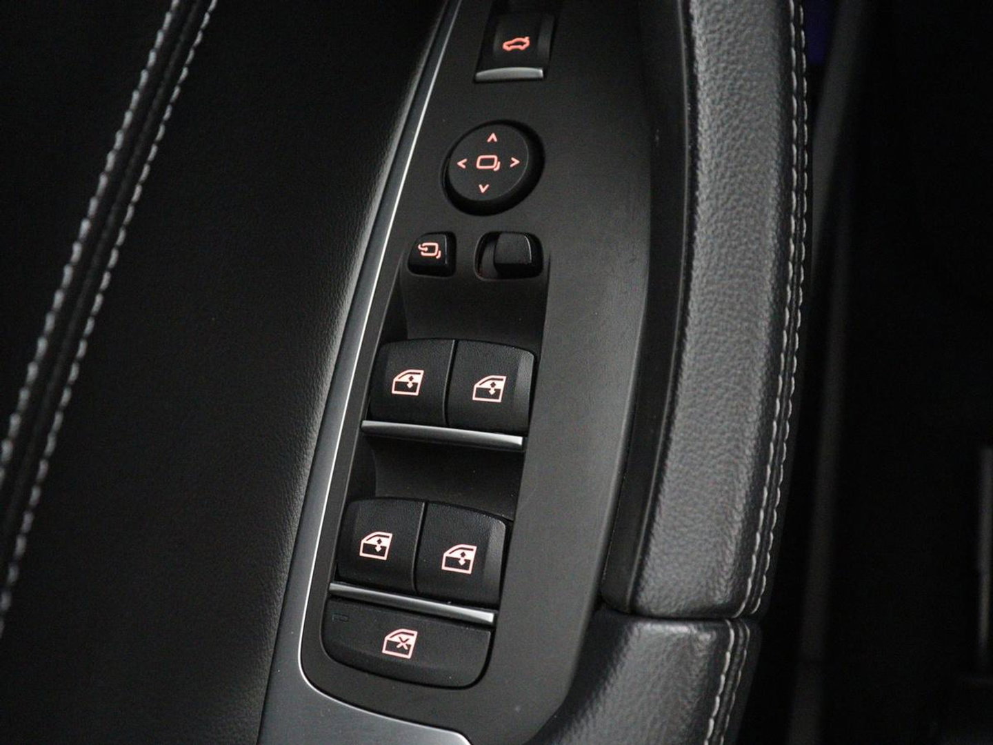 BMW X3 xDrive20i High Executive Edition Panorama dak | Carplay | Climate control | Stoelverwarming | Cruise control | Sfeerverlichting | Navigatie | Bluetooth | Leder bekleding | Achteruitrij camera | DAB Radio