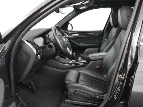 BMW X3 xDrive20i High Executive Edition Panorama dak | Carplay | Climate control | Stoelverwarming | Cruise control | Sfeerverlichting | Navigatie | Bluetooth | Leder bekleding | Achteruitrij camera | DAB Radio
