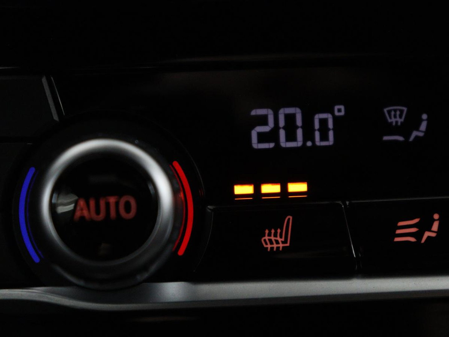 BMW X3 xDrive20i High Executive Edition Panorama dak | Carplay | Climate control | Stoelverwarming | Cruise control | Sfeerverlichting | Navigatie | Bluetooth | Leder bekleding | Achteruitrij camera | DAB Radio