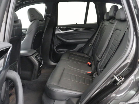 BMW X3 xDrive20i High Executive Edition Panorama dak | Carplay | Climate control | Stoelverwarming | Cruise control | Sfeerverlichting | Navigatie | Bluetooth | Leder bekleding | Achteruitrij camera | DAB Radio