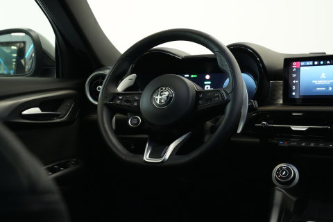 Alfa Romeo Tonale 1.5T Hybrid Veloce Schakelpaddles Draadloze Lader Stoelventilatie 24 Maanden garantie* (Vraag naar de voorwaarden)