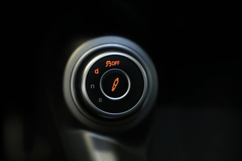 Alfa Romeo Tonale 1.5T Hybrid Veloce Schakelpaddles Draadloze Lader Stoelventilatie 24 Maanden garantie* (Vraag naar de voorwaarden)