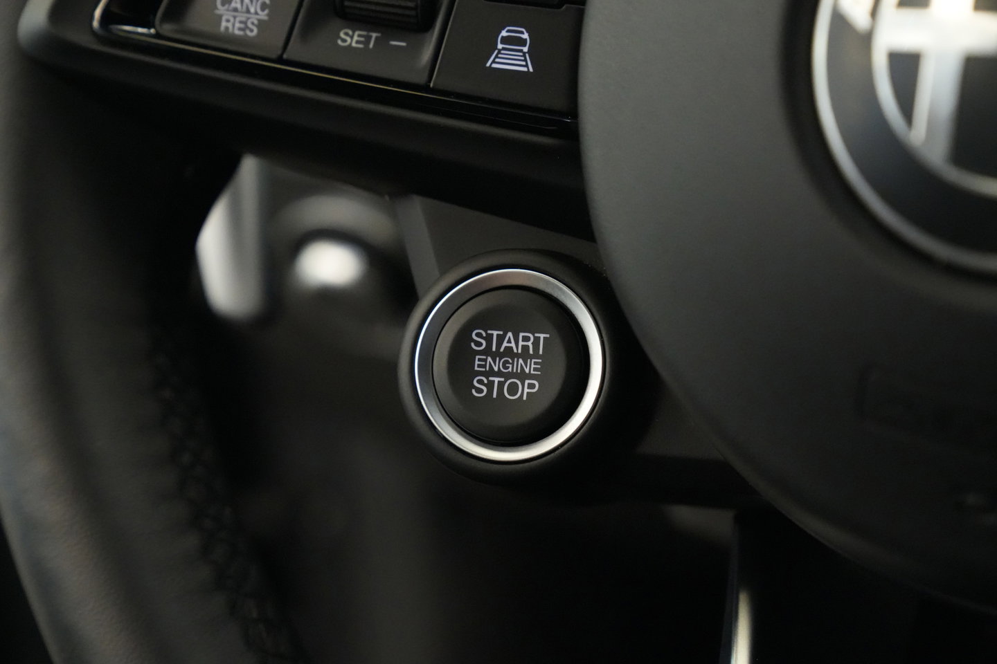 Alfa Romeo Tonale 1.5T Hybrid Veloce Schakelpaddles Draadloze Lader Stoelventilatie 24 Maanden garantie* (Vraag naar de voorwaarden)