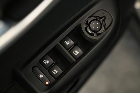 Alfa Romeo Tonale 1.5T Hybrid Veloce Schakelpaddles Draadloze Lader Stoelventilatie 24 Maanden garantie* (Vraag naar de voorwaarden)