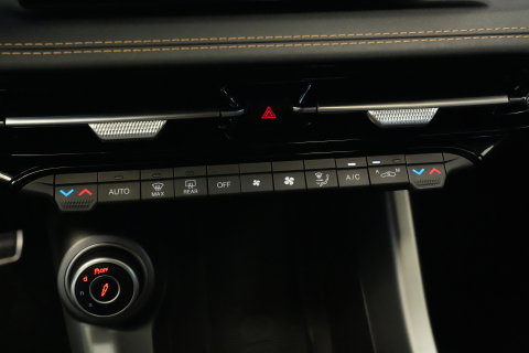 Alfa Romeo Tonale 1.5T Hybrid Veloce Schakelpaddles Draadloze Lader Stoelventilatie 24 Maanden garantie* (Vraag naar de voorwaarden)