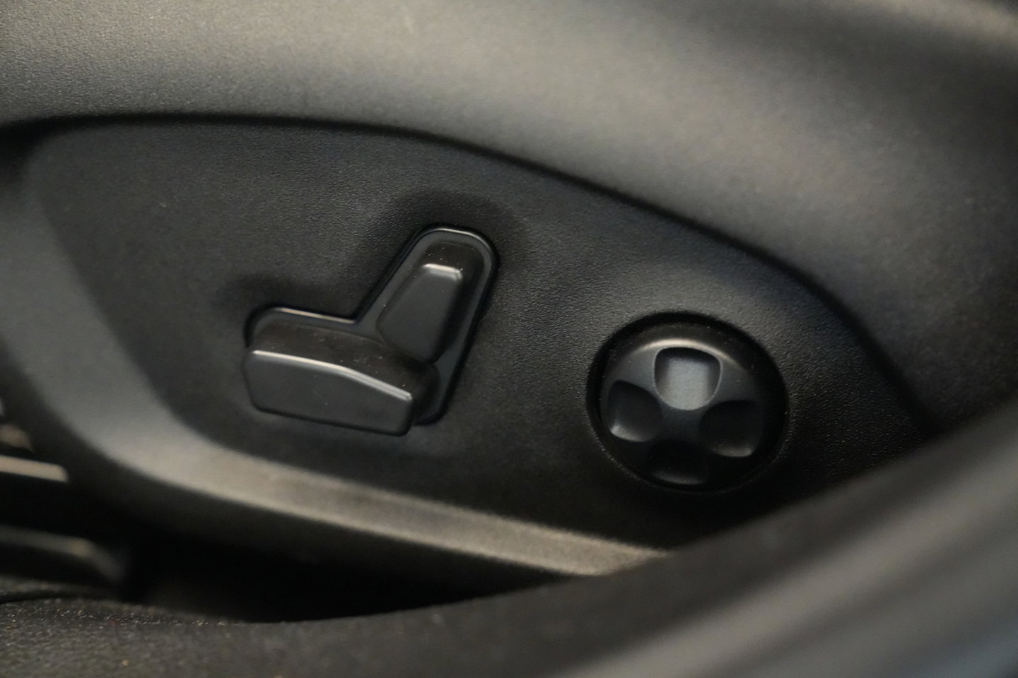 Alfa Romeo Tonale 1.5T Hybrid Veloce Schakelpaddles Draadloze Lader Stoelventilatie 24 Maanden garantie* (Vraag naar de voorwaarden)