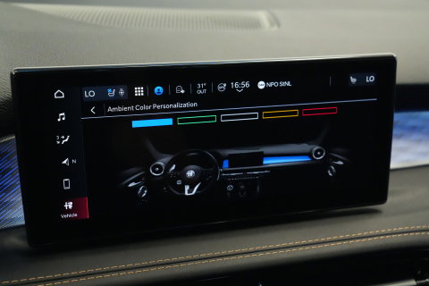 Alfa Romeo Tonale 1.5T Hybrid Veloce Schakelpaddles Draadloze Lader Stoelventilatie 24 Maanden garantie* (Vraag naar de voorwaarden)