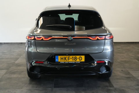 Alfa Romeo Tonale 1.5T Hybrid Veloce Schakelpaddles Draadloze Lader Stoelventilatie 24 Maanden garantie* (Vraag naar de voorwaarden)