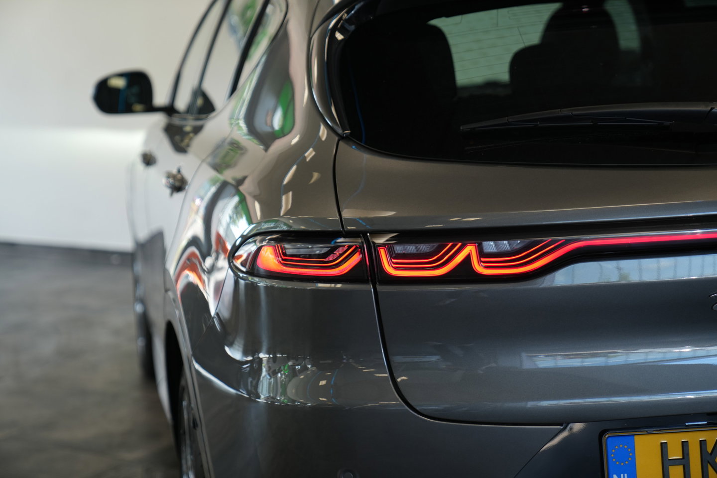Alfa Romeo Tonale 1.5T Hybrid Veloce Schakelpaddles Draadloze Lader Stoelventilatie 24 Maanden garantie* (Vraag naar de voorwaarden)