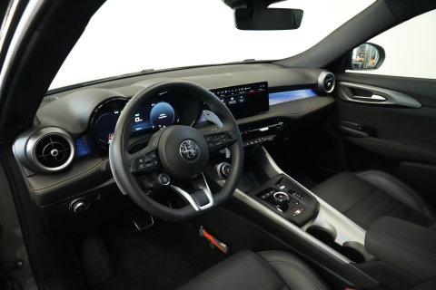 Alfa Romeo Tonale 1.5T Hybrid Veloce Schakelpaddles Draadloze Lader Stoelventilatie 24 Maanden garantie* (Vraag naar de voorwaarden)