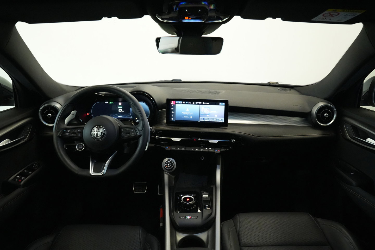 Alfa Romeo Tonale 1.5T Hybrid Veloce Schakelpaddles Draadloze Lader Stoelventilatie 24 Maanden garantie* (Vraag naar de voorwaarden)