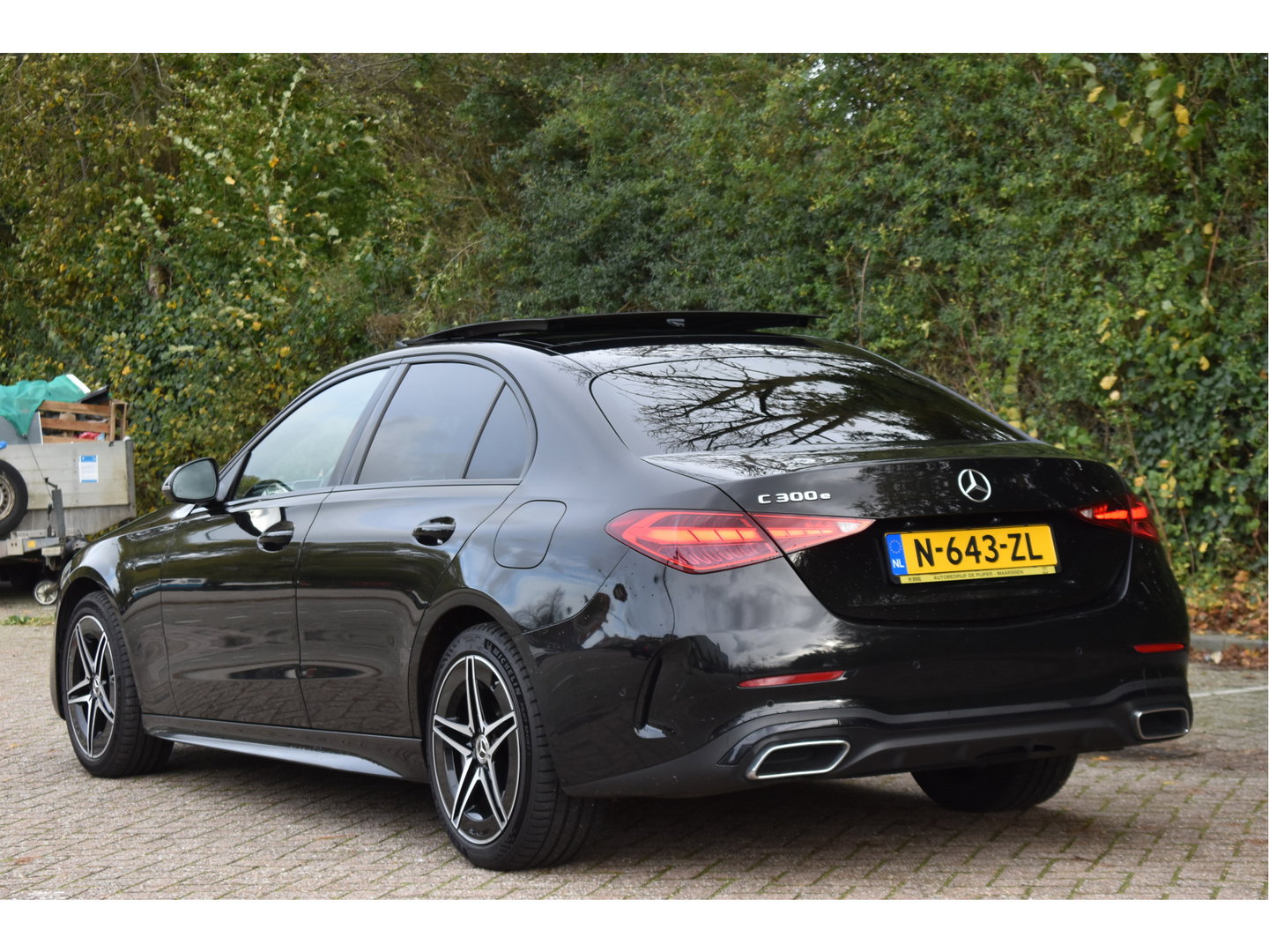 Mercedes-Benz C-Klasse 300 e AMG Line 313 pk | NL-Auto | 8x velgen + banden | Trekhaak | Open dak | Virtual cockpit | Camera | Carplay | Sfeerverlichting | Full LED | LM-Velgen | NAP