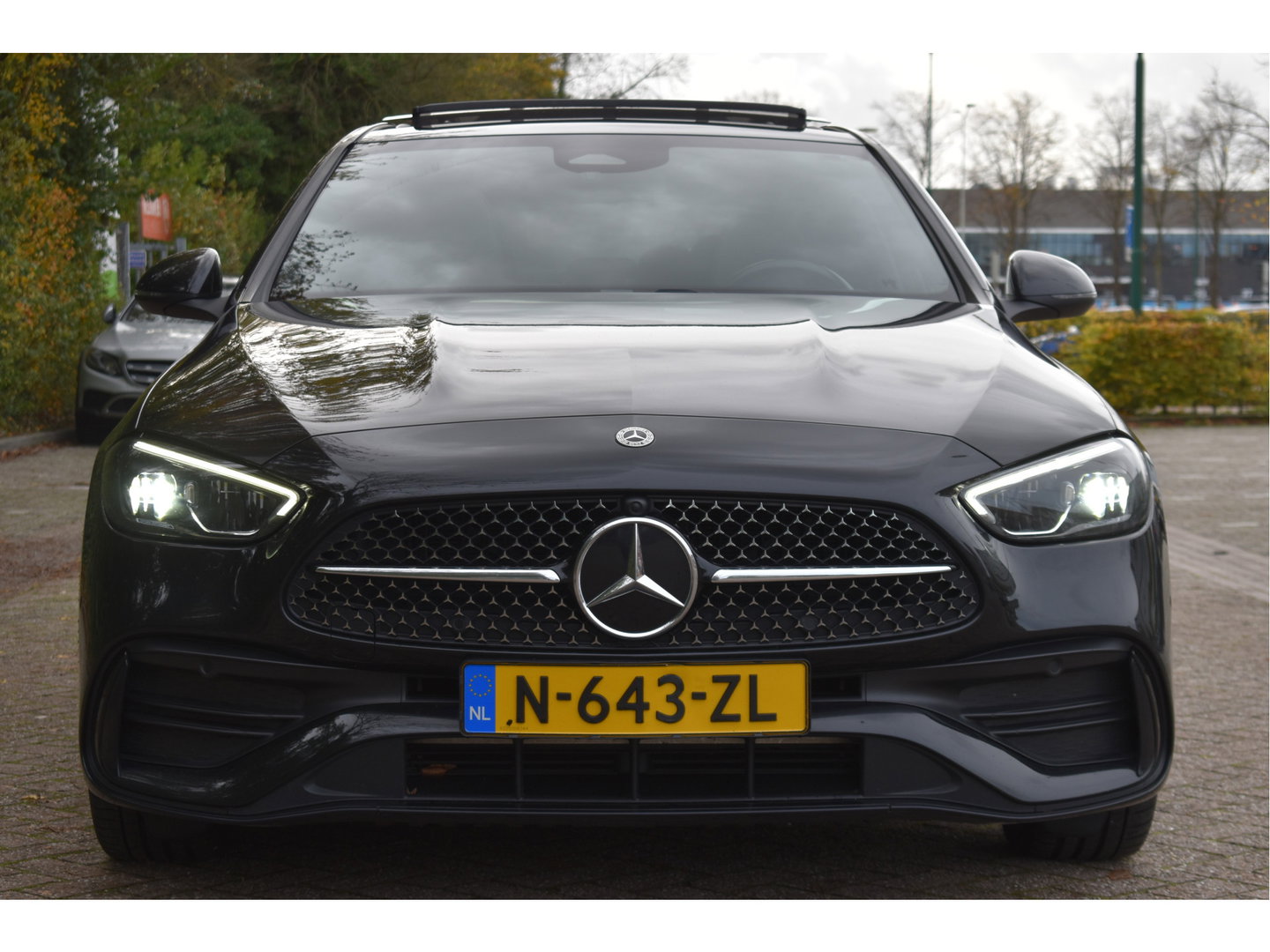 Mercedes-Benz C-Klasse 300 e AMG Line 313 pk | NL-Auto | 8x velgen + banden | Trekhaak | Open dak | Virtual cockpit | Camera | Carplay | Sfeerverlichting | Full LED | LM-Velgen | NAP