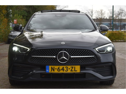 Mercedes-Benz C-Klasse 300 e AMG Line 313 pk | NL-Auto | 8x velgen + banden | Trekhaak | Open dak | Virtual cockpit | Camera | Carplay | Sfeerverlichting | Full LED | LM-Velgen | NAP