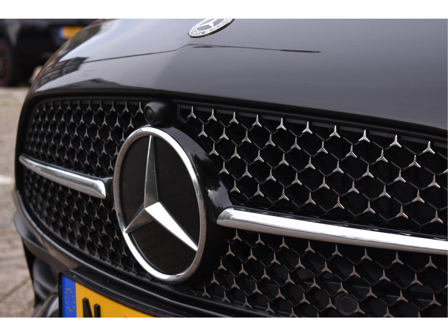 Mercedes-Benz C-Klasse 300 e AMG Line 313 pk | NL-Auto | 8x velgen + banden | Trekhaak | Open dak | Virtual cockpit | Camera | Carplay | Sfeerverlichting | Full LED | LM-Velgen | NAP