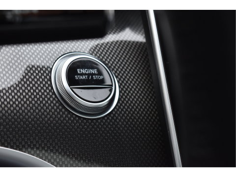 Mercedes-Benz C-Klasse 300 e AMG Line 313 pk | NL-Auto | 8x velgen + banden | Trekhaak | Open dak | Virtual cockpit | Camera | Carplay | Sfeerverlichting | Full LED | LM-Velgen | NAP