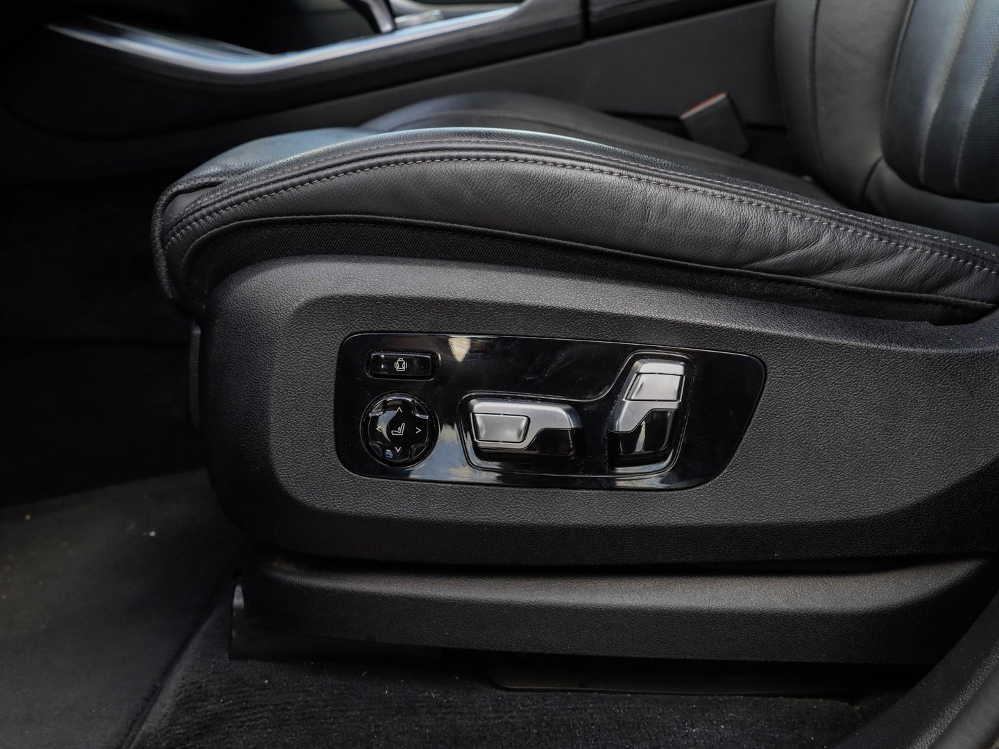 BMW X5 M50i 4.4 530pk | Achterasbesturing | Laser | ACC | Sky Lounge | Grigrio Telesto