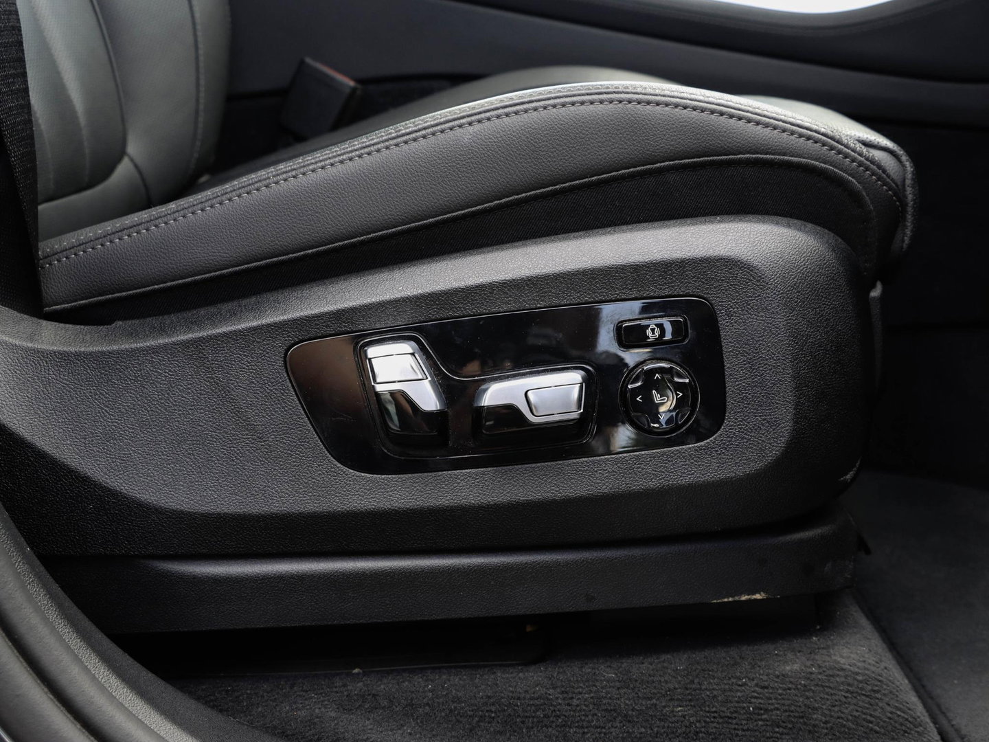 BMW X5 M50i 4.4 530pk | Achterasbesturing | Laser | ACC | Sky Lounge | Grigrio Telesto