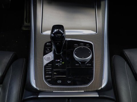 BMW X5 M50i 4.4 530pk | Achterasbesturing | Laser | ACC | Sky Lounge | Grigrio Telesto