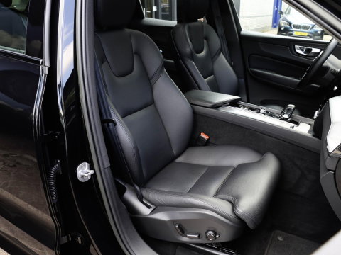 Volvo XC60 T6 AWD Plus Dark Panoramadak Leder Memory Keyless Google Navigatie