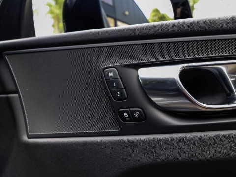 Volvo XC60 T6 AWD Plus Dark Panoramadak Leder Memory Keyless Google Navigatie