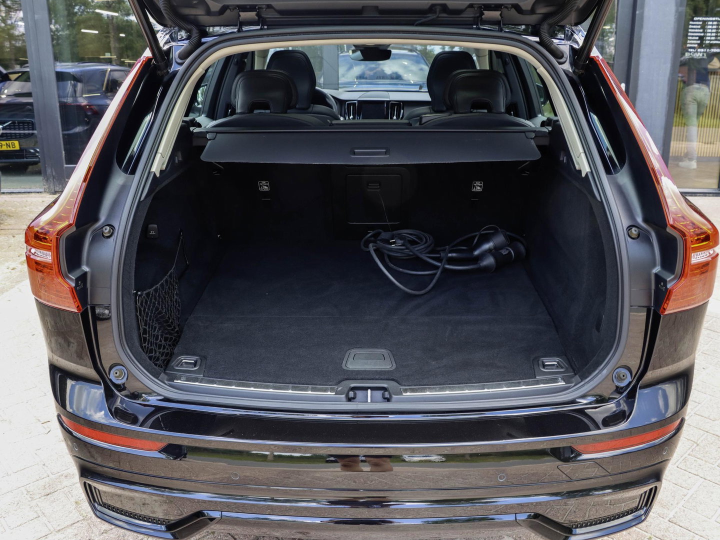Volvo XC60 T6 AWD Plus Dark Panoramadak Leder Memory Keyless Google Navigatie