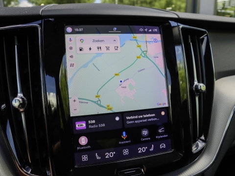 Volvo XC60 T6 AWD Plus Dark Panoramadak Leder Memory Keyless Google Navigatie