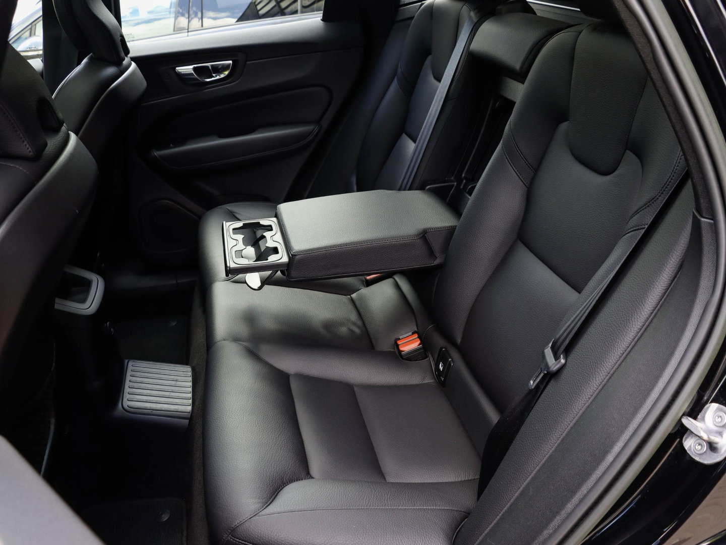 Volvo XC60 T6 AWD Plus Dark Panoramadak Leder Memory Keyless Google Navigatie