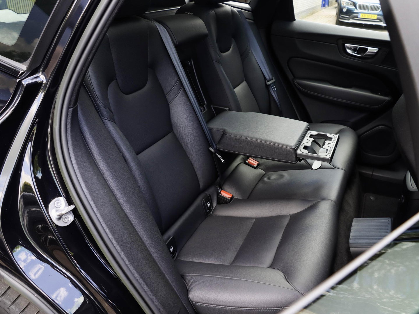 Volvo XC60 T6 AWD Plus Dark Panoramadak Leder Memory Keyless Google Navigatie