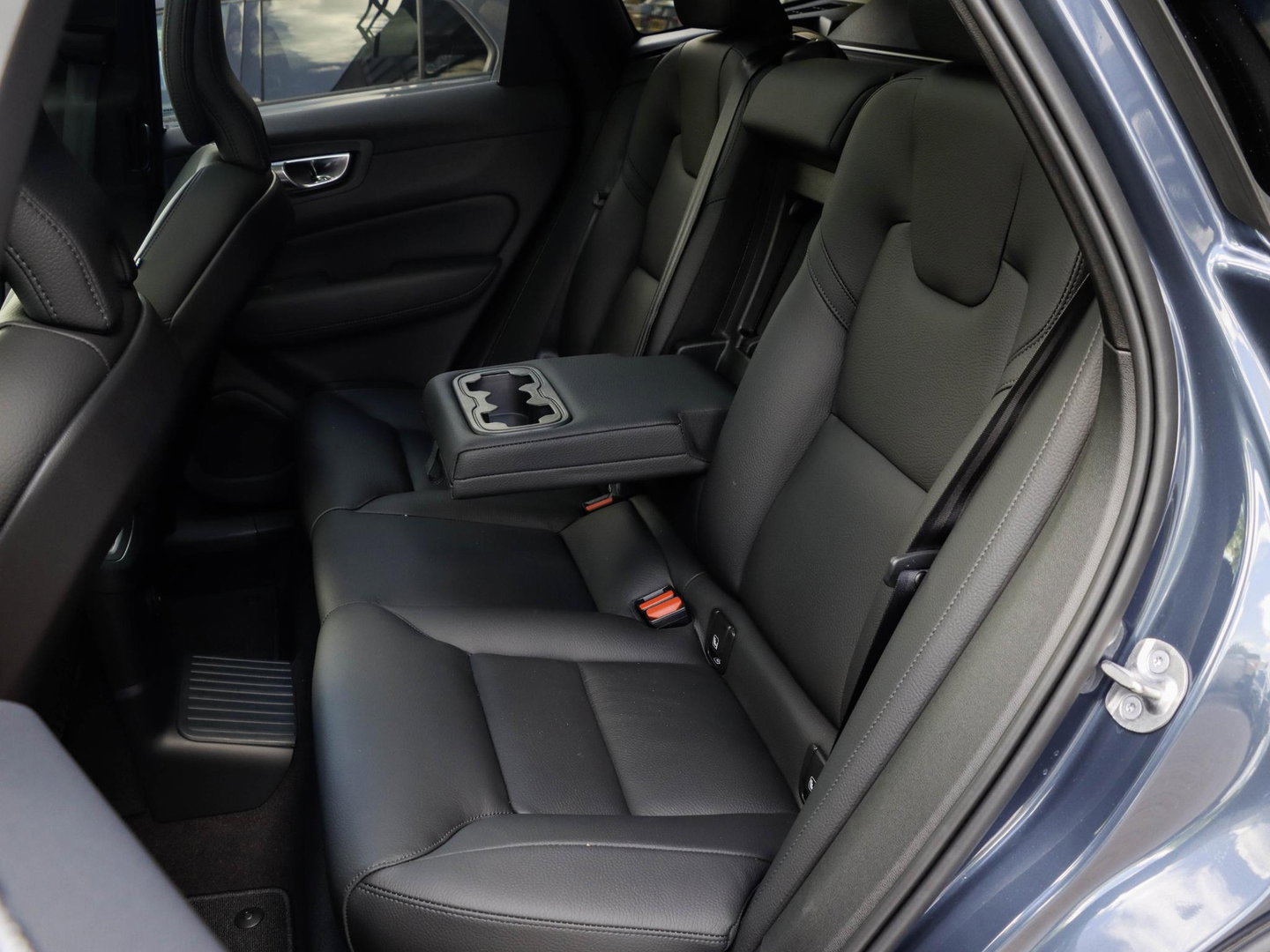 Volvo XC60 T6 AWD Plus Dark Panodak 360 Camera Head Up Harman Kardon Winterpakket