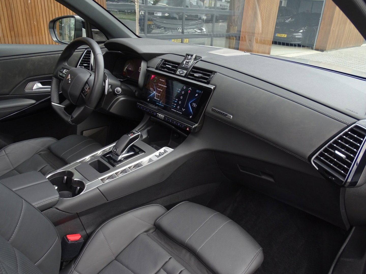 DS 7 Crossback E-Tense 224PK Hybrid / So Chic / massage / LED