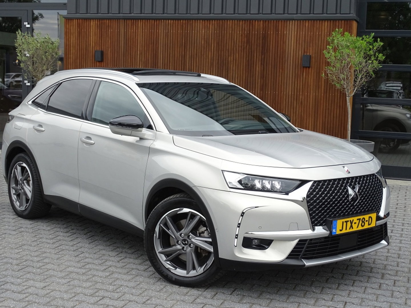 DS 7 Crossback E-Tense 224PK Hybrid / So Chic / massage / LED