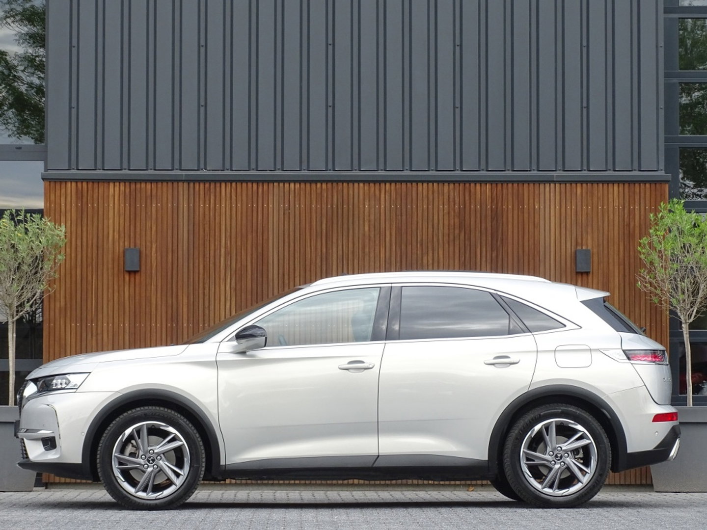 DS 7 Crossback E-Tense 224PK Hybrid / So Chic / massage / LED