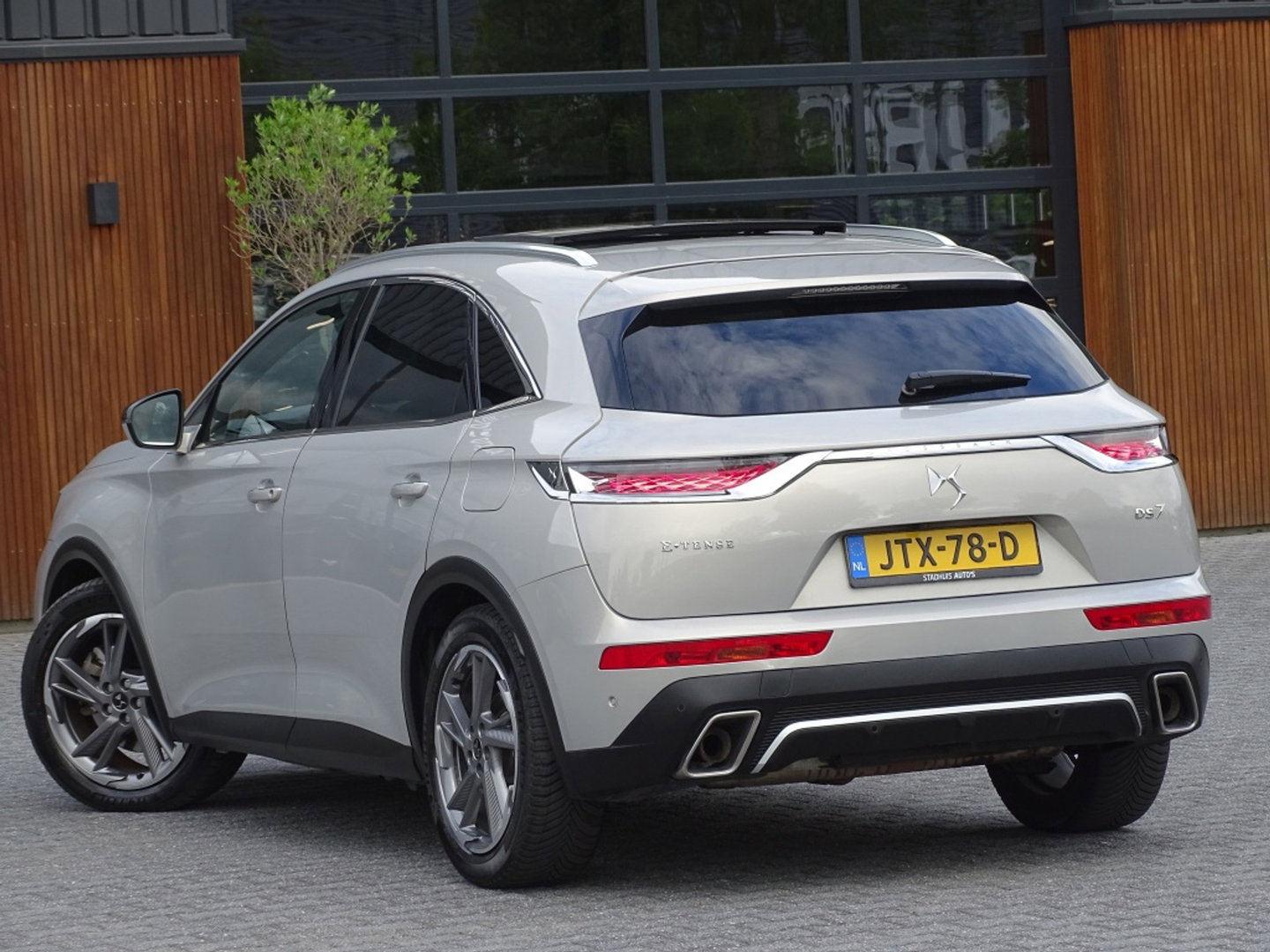 DS 7 Crossback E-Tense 224PK Hybrid / So Chic / massage / LED