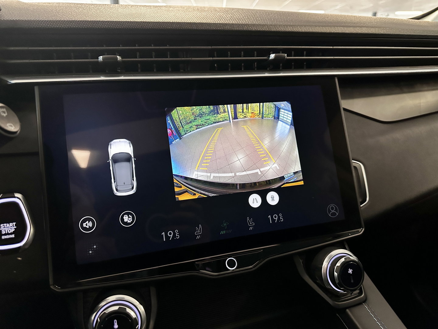 Lynk & Co 01 1.5 | Black Pakket Optioneel | 360° Camera | Panoramadak | Adaptive Cruise Control | Keyless | Elektrische Bestuurdersstoel + Geheugen | Parkeersensoren | Apple Carplay | Android Auto | Infinity