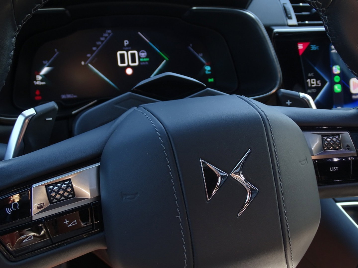 DS 7 Crossback E-Tense 224PK Hybrid / So Chic / massage / LED