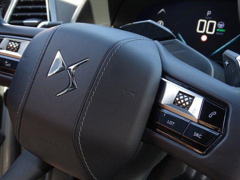 DS 7 Crossback E-Tense 224PK Hybrid / So Chic / massage / LED