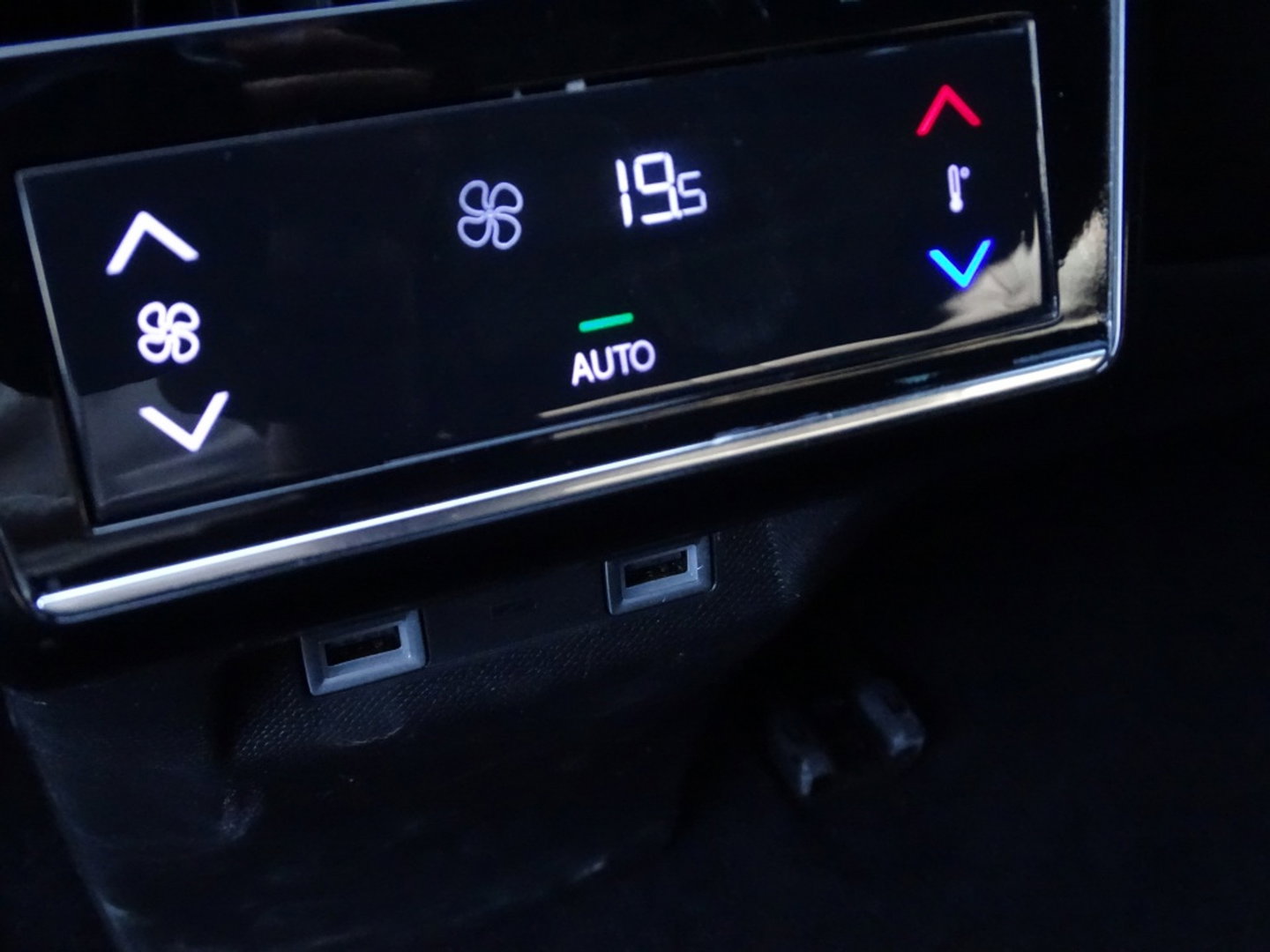 DS 7 Crossback E-Tense 224PK Hybrid / So Chic / massage / LED