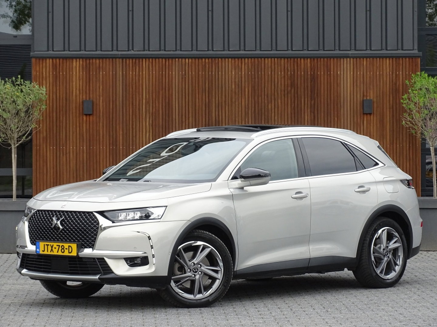DS 7 Crossback E-Tense 224PK Hybrid / So Chic / massage / LED