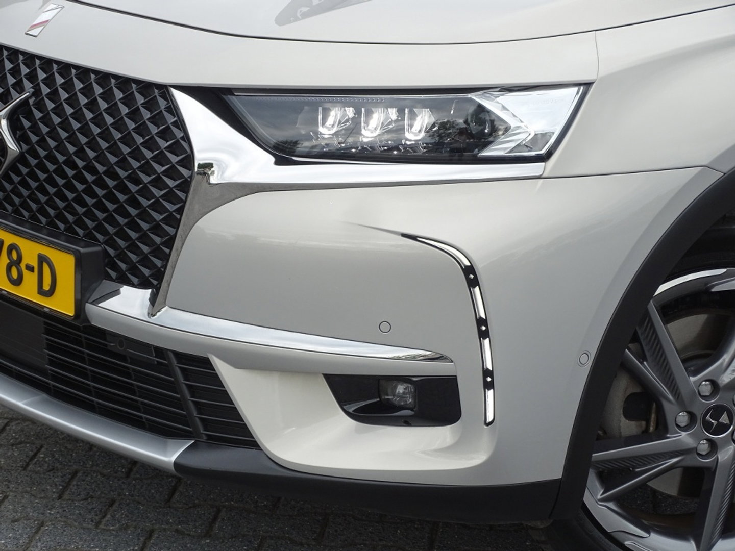 DS 7 Crossback E-Tense 224PK Hybrid / So Chic / massage / LED