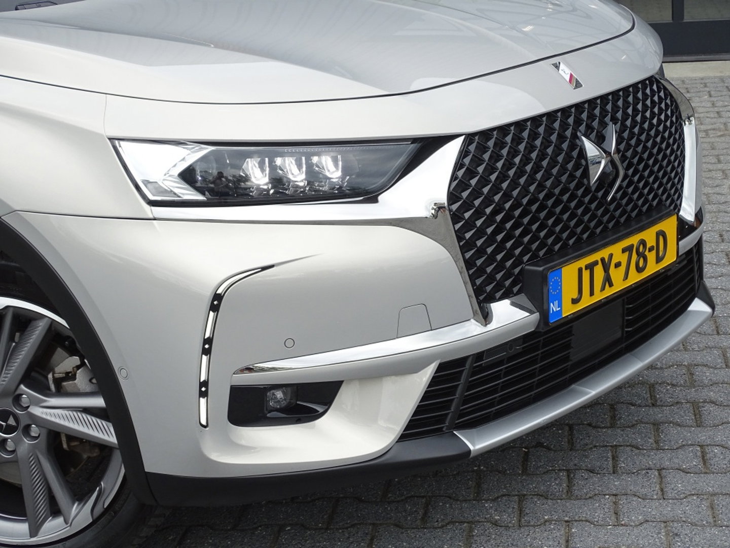 DS 7 Crossback E-Tense 224PK Hybrid / So Chic / massage / LED