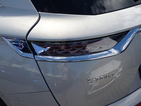 DS 7 Crossback E-Tense 224PK Hybrid / So Chic / massage / LED