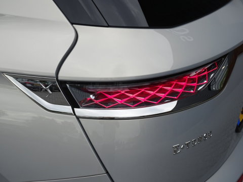 DS 7 Crossback E-Tense 224PK Hybrid / So Chic / massage / LED