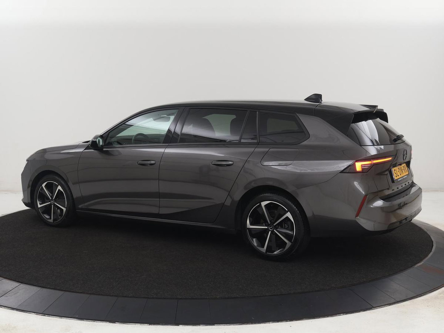 Opel Astra 1.2 Business Edition | SOH 90,8% | 360 Camera | Navigatie | Carplay | Climate control | Stoel & stuurverwarming | Adaptive Cruise control | Bluetooth