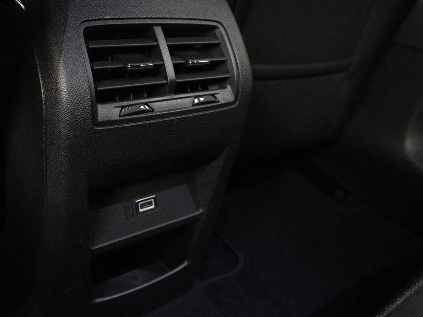 Opel Astra 1.2 Business Edition | SOH 90,8% | 360 Camera | Navigatie | Carplay | Climate control | Stoel & stuurverwarming | Adaptive Cruise control | Bluetooth