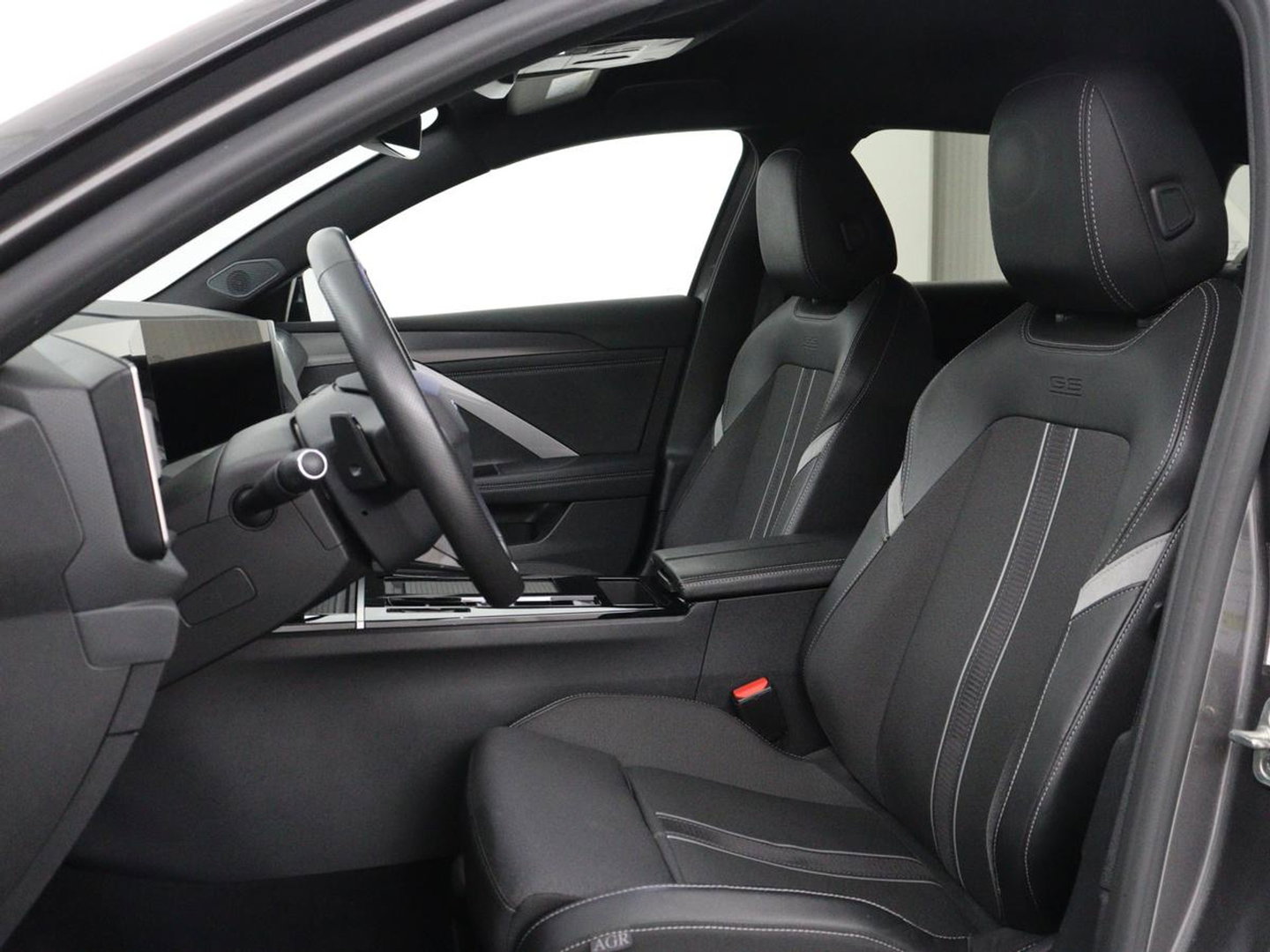 Opel Astra 1.2 Business Edition | SOH 90,8% | 360 Camera | Navigatie | Carplay | Climate control | Stoel & stuurverwarming | Adaptive Cruise control | Bluetooth