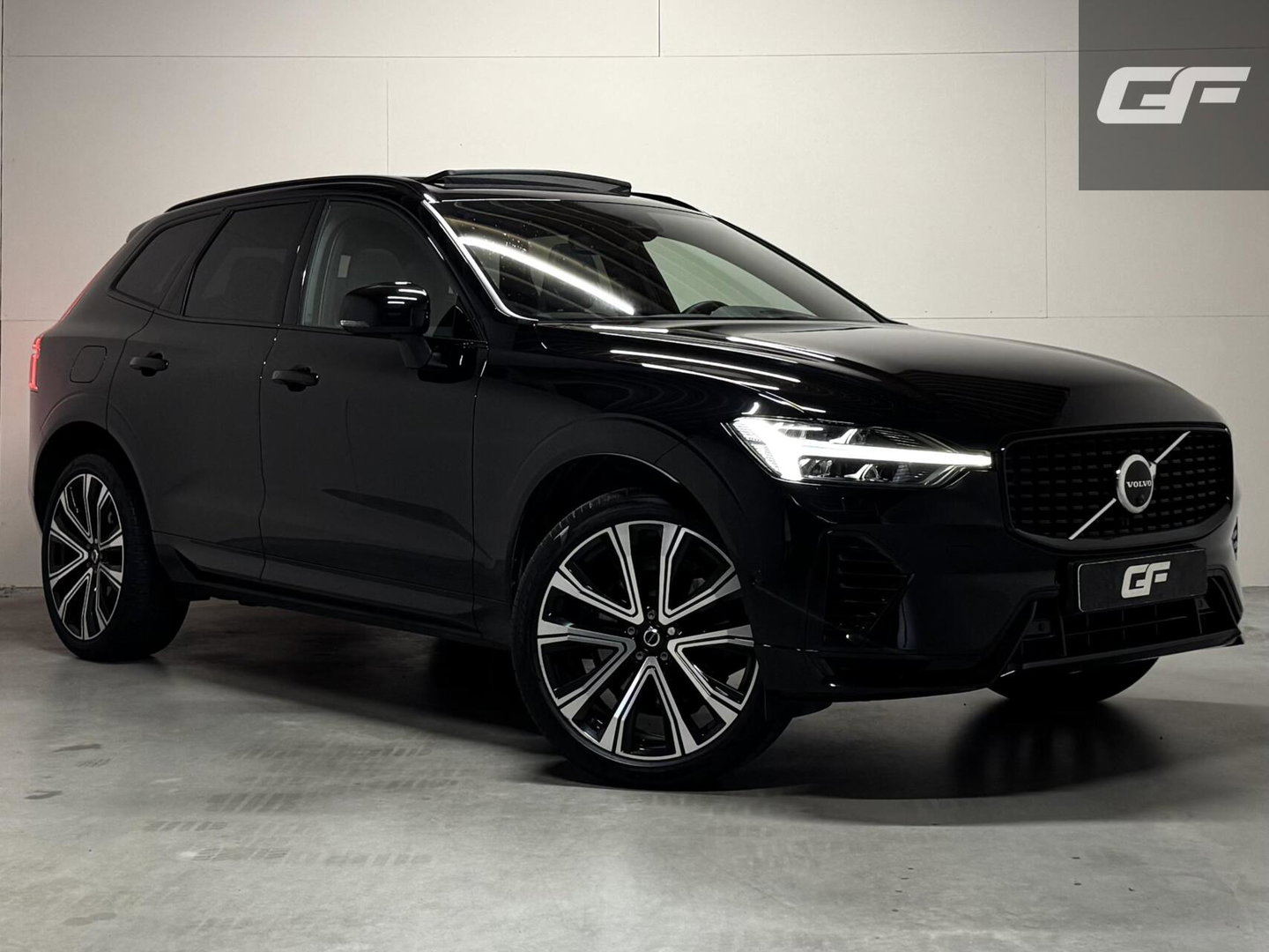 Volvo XC60 2.0 T6 Plug-in hybrid AWD R-Design Pano Google H/K HUD 360º
