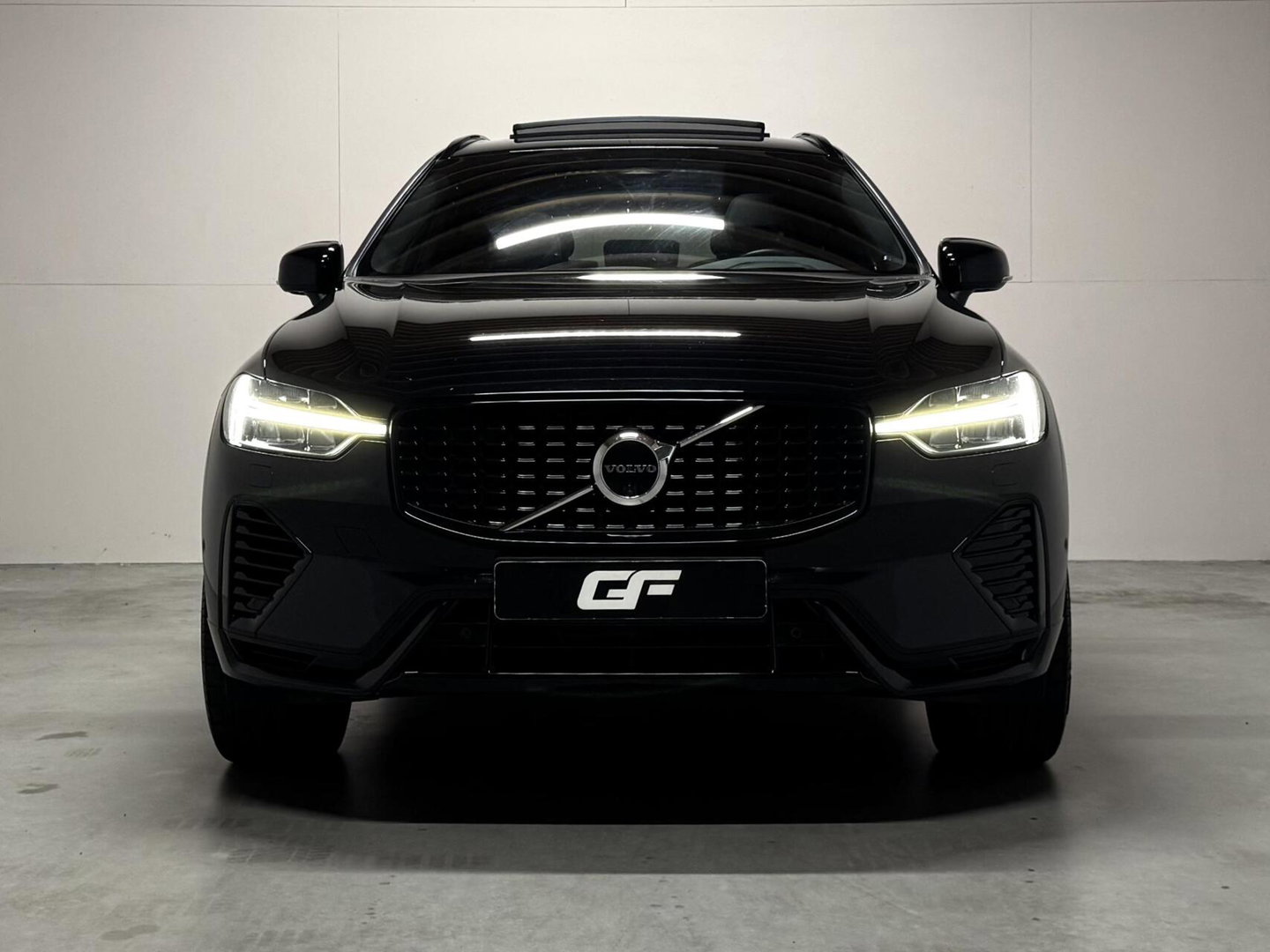 Volvo XC60 2.0 T6 Plug-in hybrid AWD R-Design Pano Google H/K HUD 360º